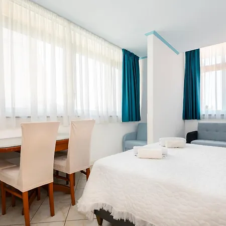 Plavi Biser Apartment *