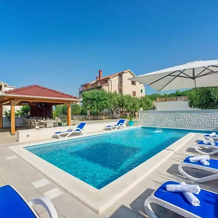 Plavi Biser * シベニク